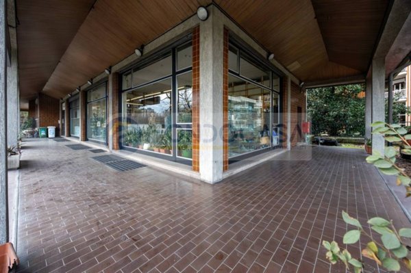 negozio in vendita a Milano in zona Adriano