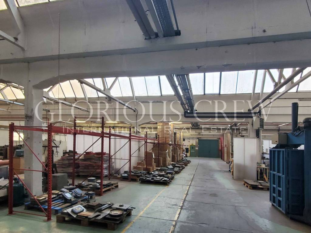 locale commerciale in vendita a Milano in zona Adriano