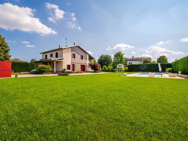casa indipendente in vendita a Milano in zona Chiesa Rossa