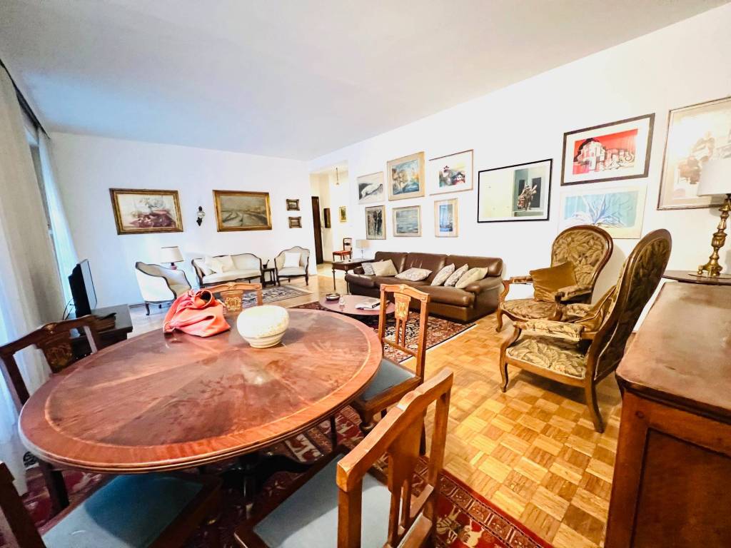 appartamento in vendita a Milano in zona Sempione