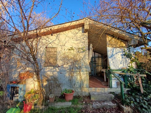 locale di sgombero in vendita a Milano in zona Baggio