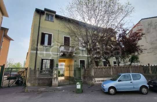appartamento in vendita a Milano in zona Baggio