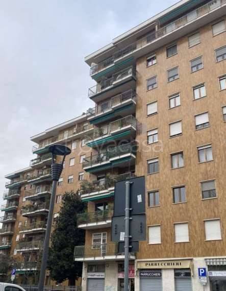 appartamento in vendita a Milano in zona Lorenteggio