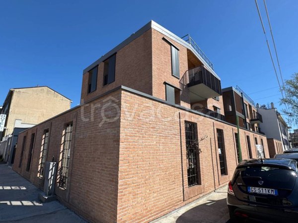appartamento in vendita a Milano in zona Vigentino