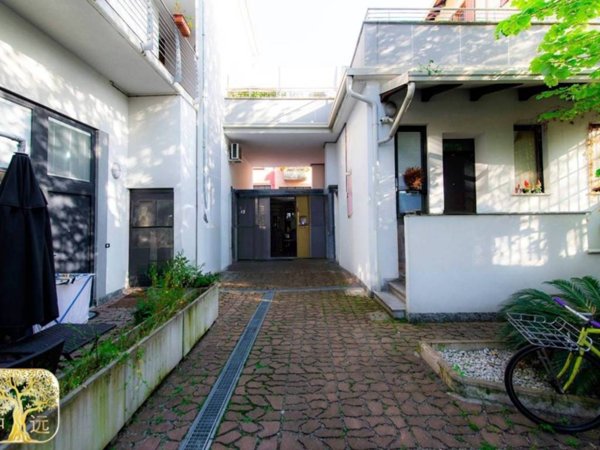 appartamento in vendita a Milano in zona Adriano