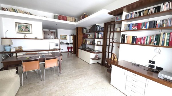 appartamento in vendita a Milano in zona Lorenteggio