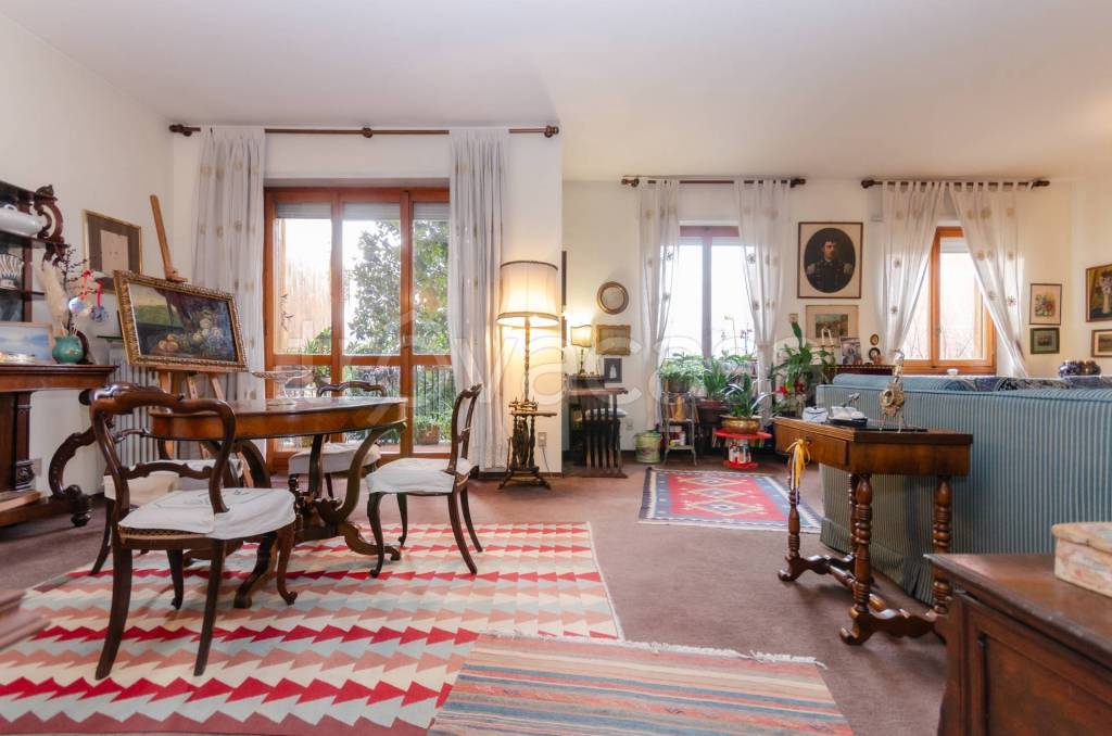 appartamento in vendita a Milano in zona Lorenteggio