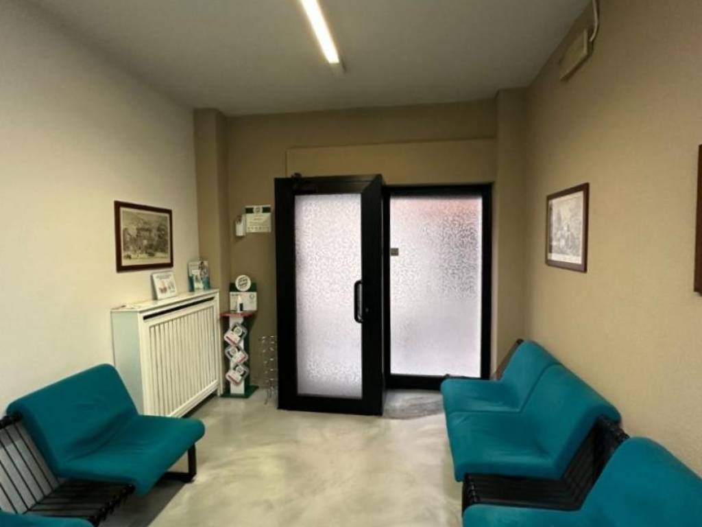 negozio in vendita a Milano in zona Affori