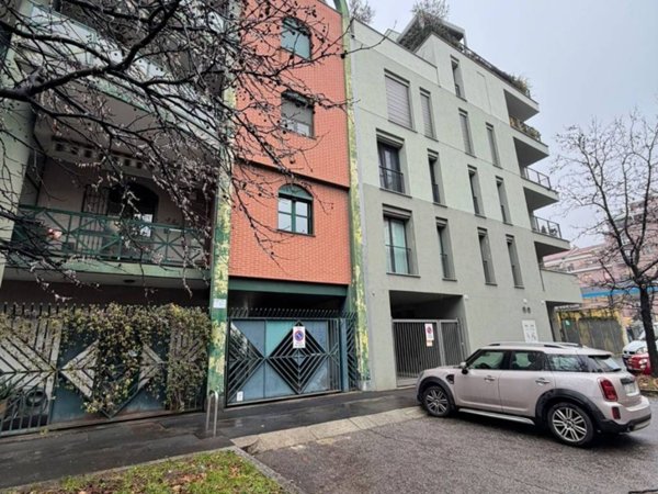 locale commerciale in vendita a Milano