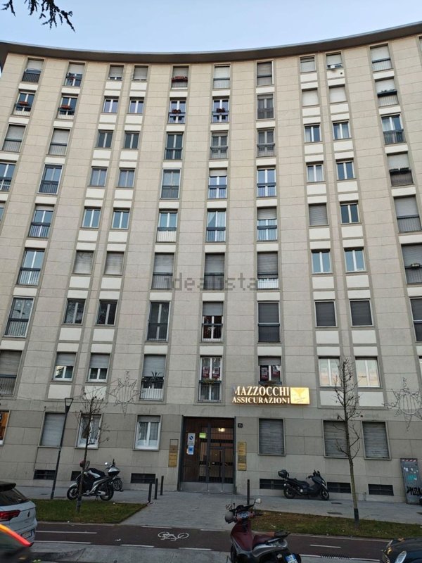 appartamento in vendita a Milano in zona Lorenteggio