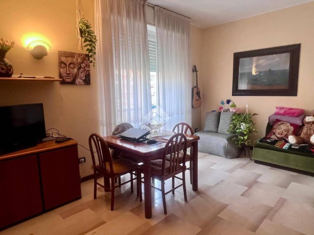 appartamento in vendita a Milano in zona Famagosta