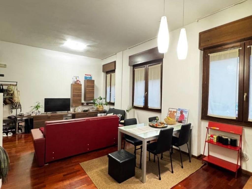 appartamento in vendita a Milano in zona Piazzale Lodi