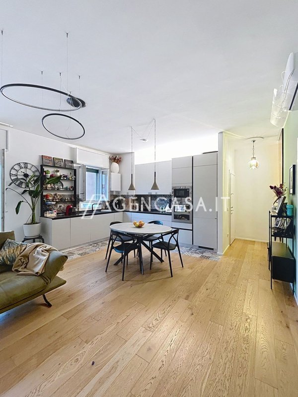 appartamento in vendita a Milano in zona Lorenteggio