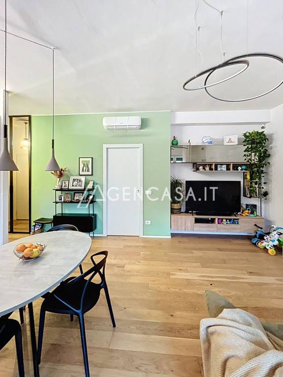 appartamento in vendita a Milano in zona Lorenteggio