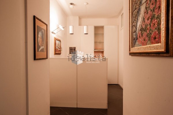 ufficio in vendita a Milano in zona Guastalla