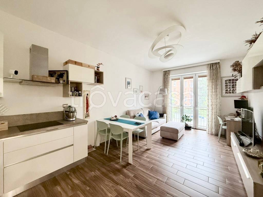 appartamento in vendita a Milano in zona Lorenteggio