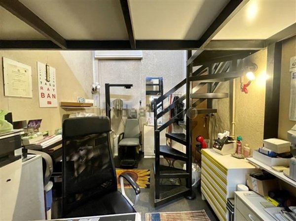 negozio in vendita a Milano in zona Lorenteggio