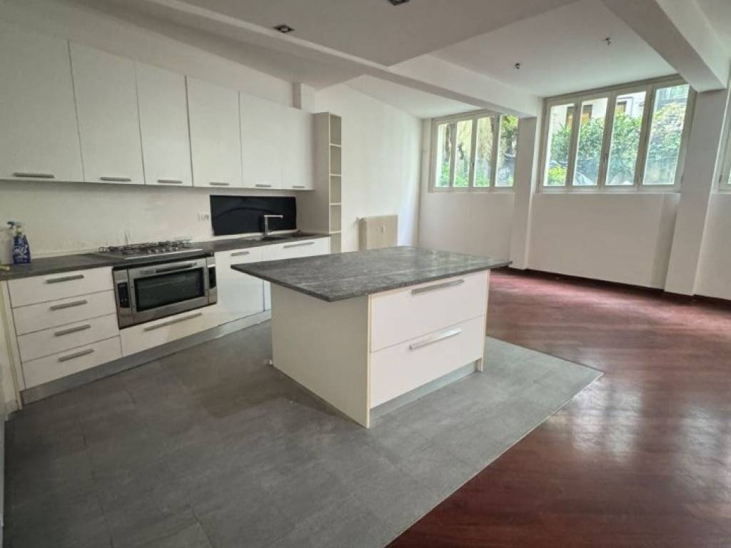 appartamento in vendita a Milano in zona Centro Direzionale