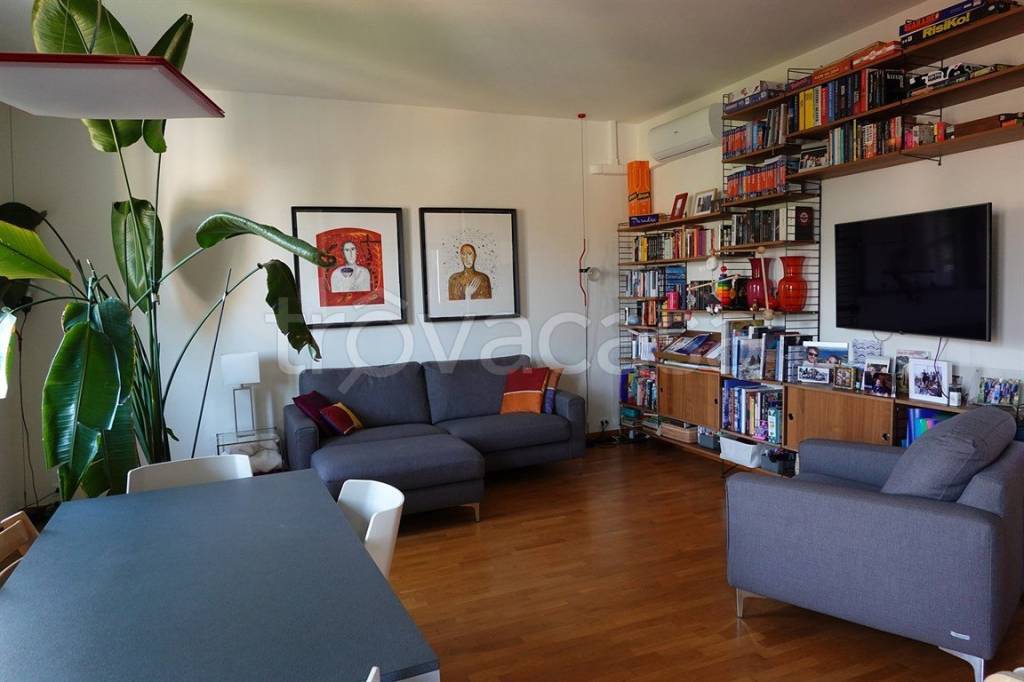 appartamento in vendita a Milano in zona Isola