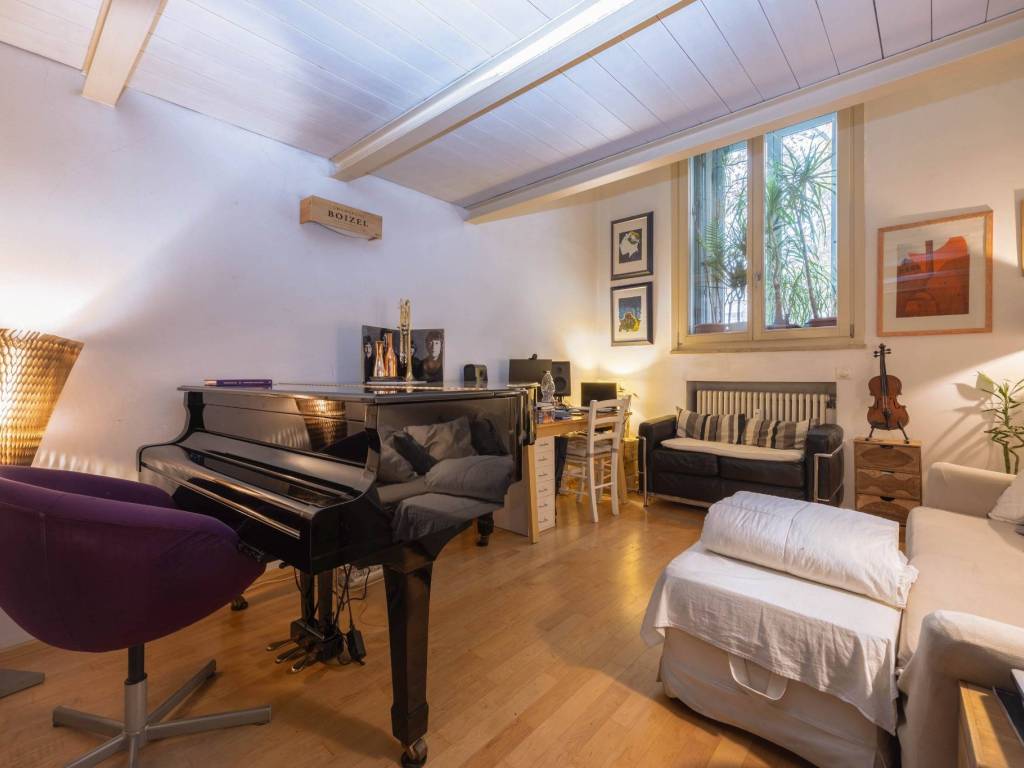 appartamento in vendita a Milano in zona Bocconi