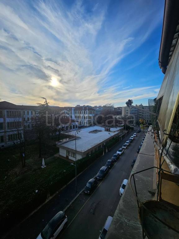 appartamento in vendita a Milano in zona Bocconi