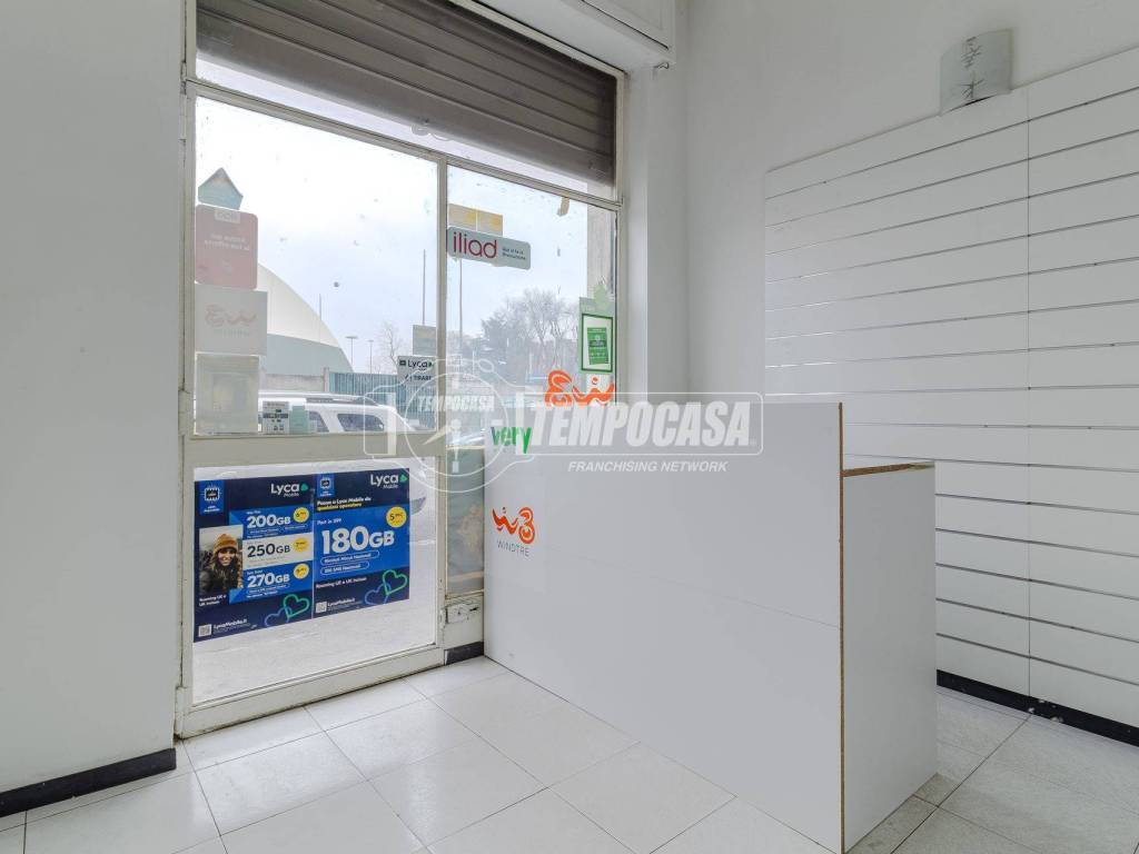 negozio in vendita a Milano in zona Piazzale Lodi