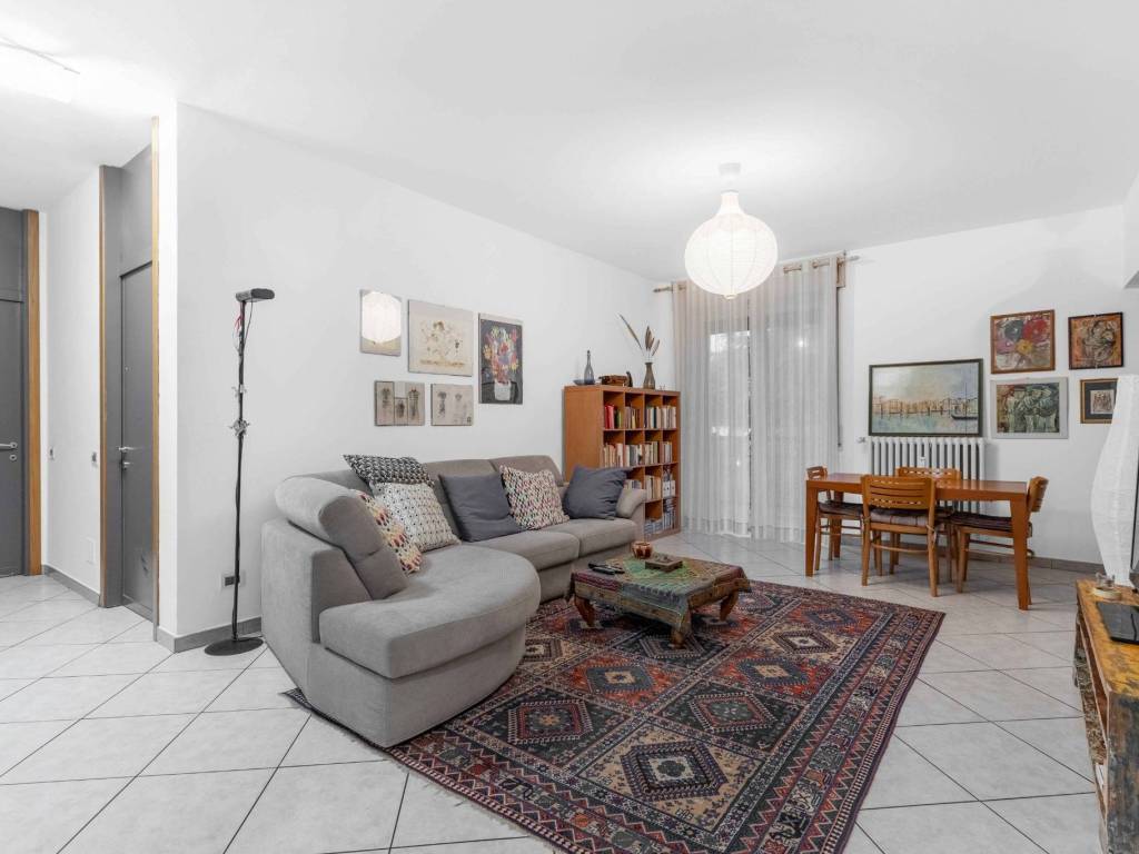 appartamento in vendita a Milano in zona Baggio