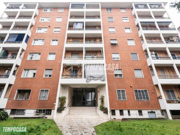 appartamento in vendita a Milano in zona Adriano