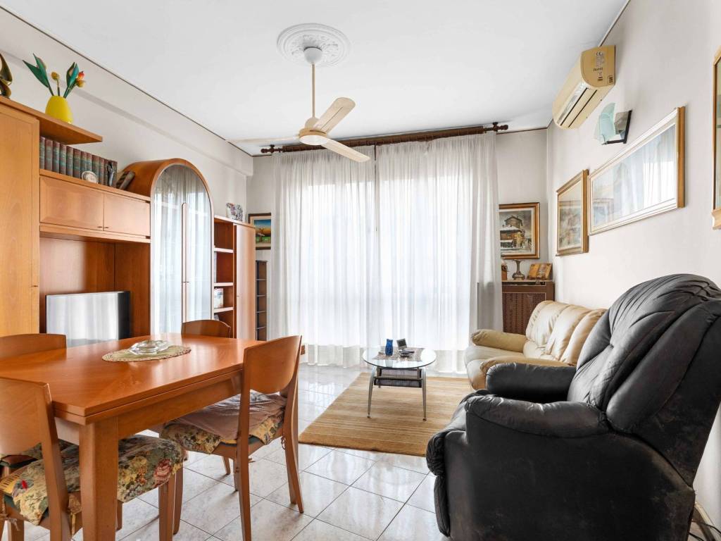 appartamento in vendita a Milano in zona Famagosta