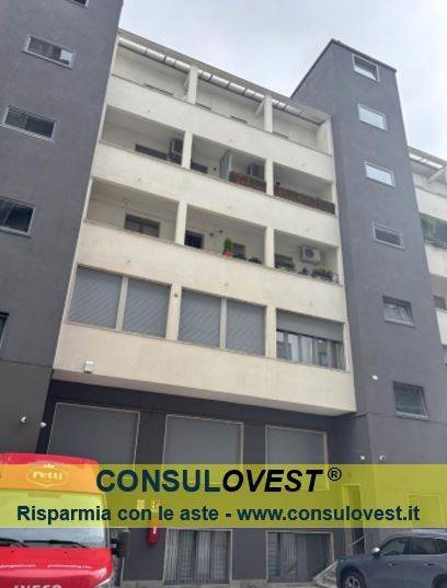 appartamento in vendita a Milano in zona Guastalla