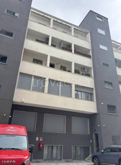 appartamento in vendita a Milano in zona Guastalla