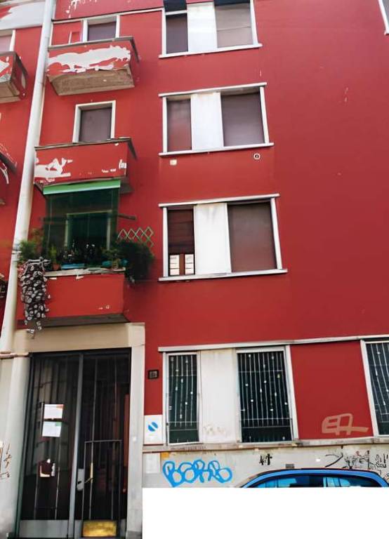 negozio in vendita a Milano in zona Famagosta