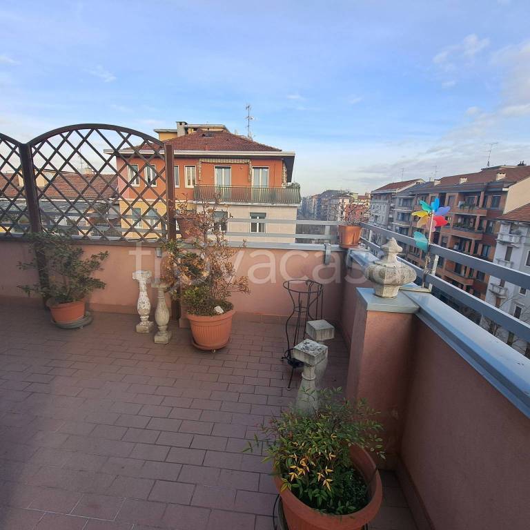 appartamento in vendita a Milano in zona Solari