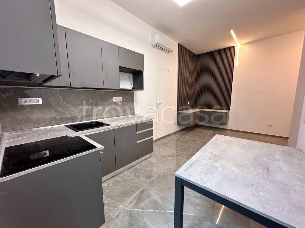 appartamento in vendita a Milano in zona Loreto