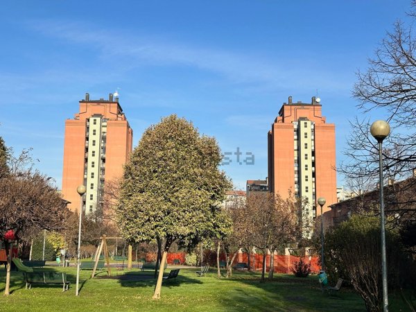 appartamento in vendita a Milano in zona Lorenteggio