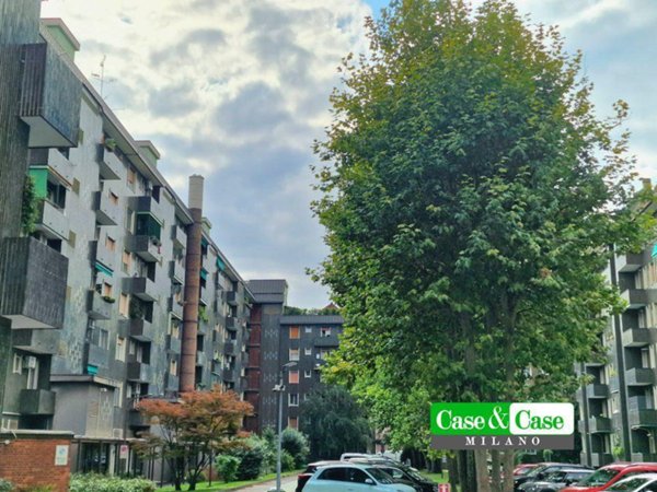 appartamento in vendita a Milano in zona Lorenteggio