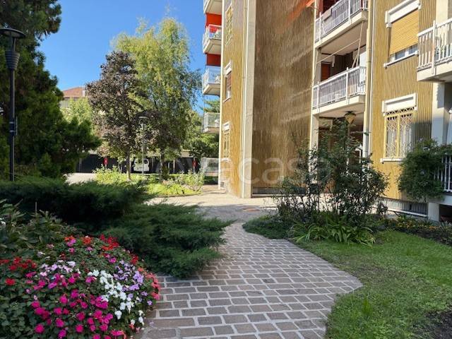 appartamento in vendita a Milano in zona Crescenzago