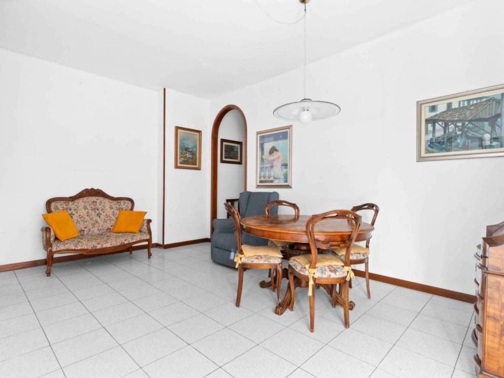 appartamento in vendita a Milano in zona Famagosta