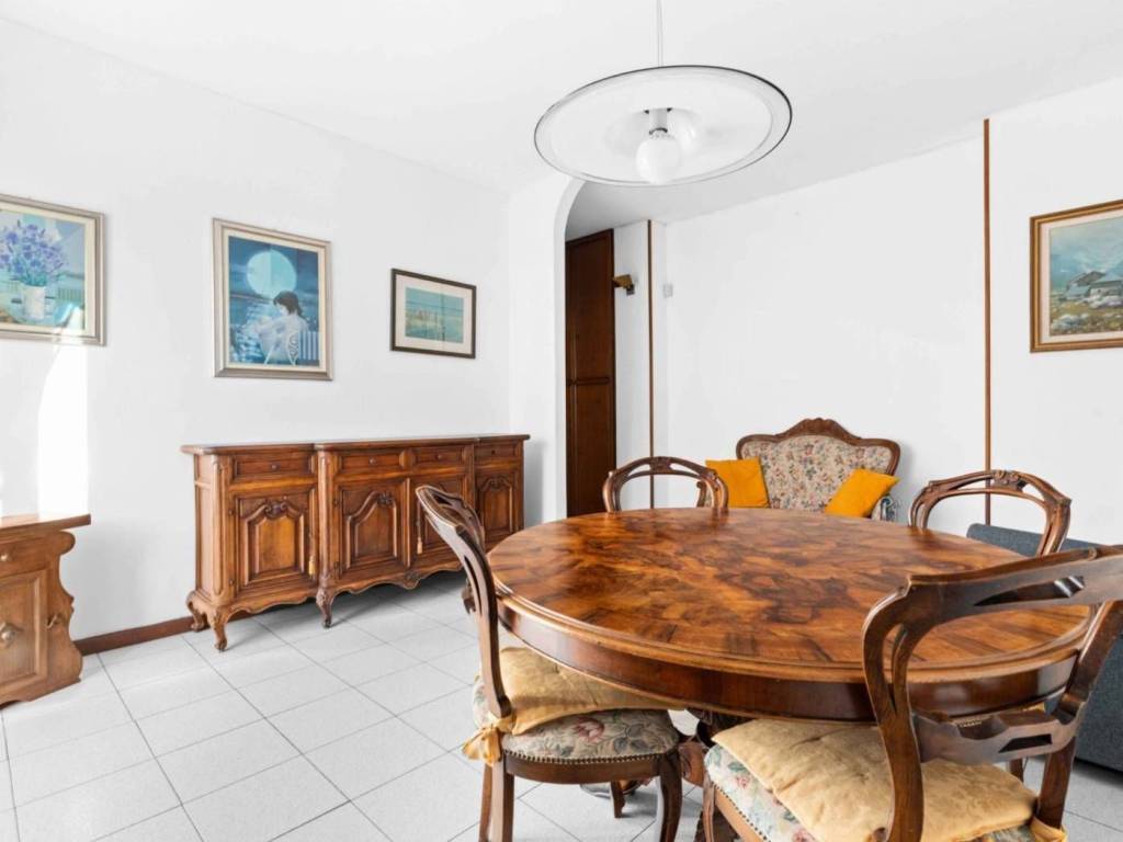 appartamento in vendita a Milano in zona Famagosta