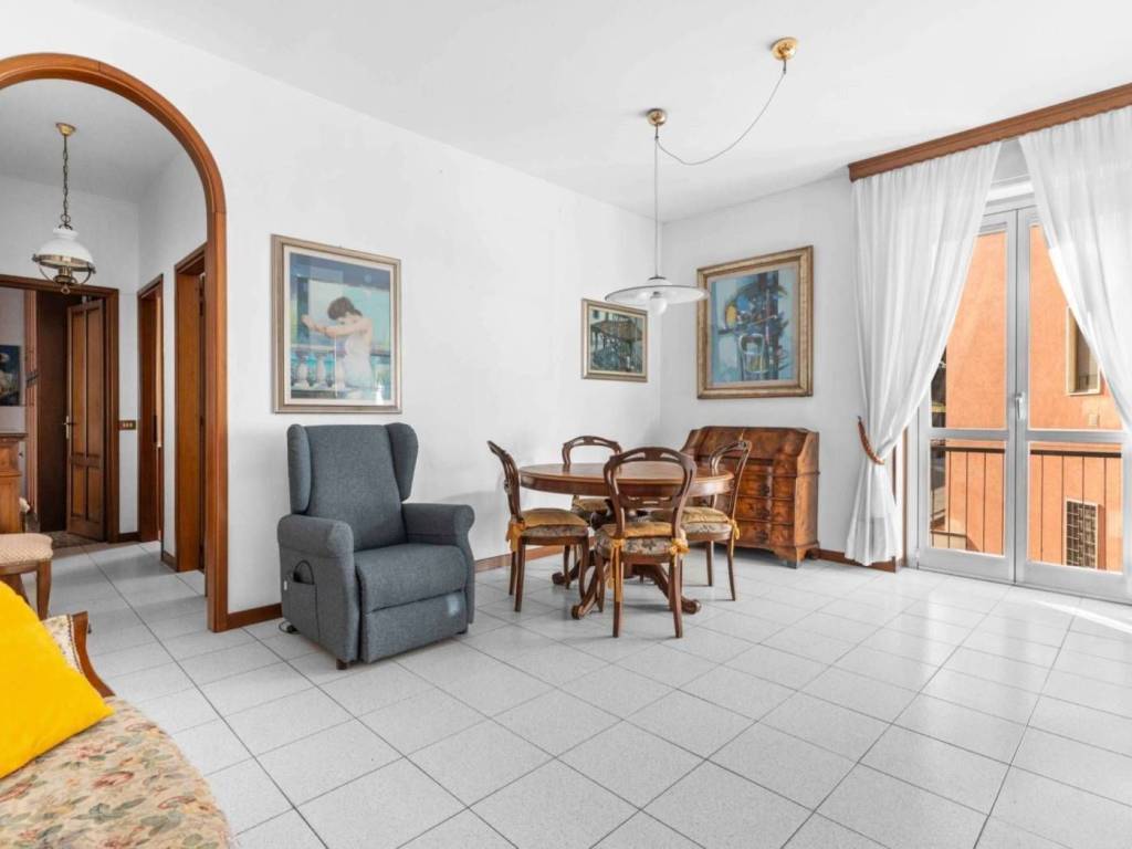 appartamento in vendita a Milano in zona Famagosta