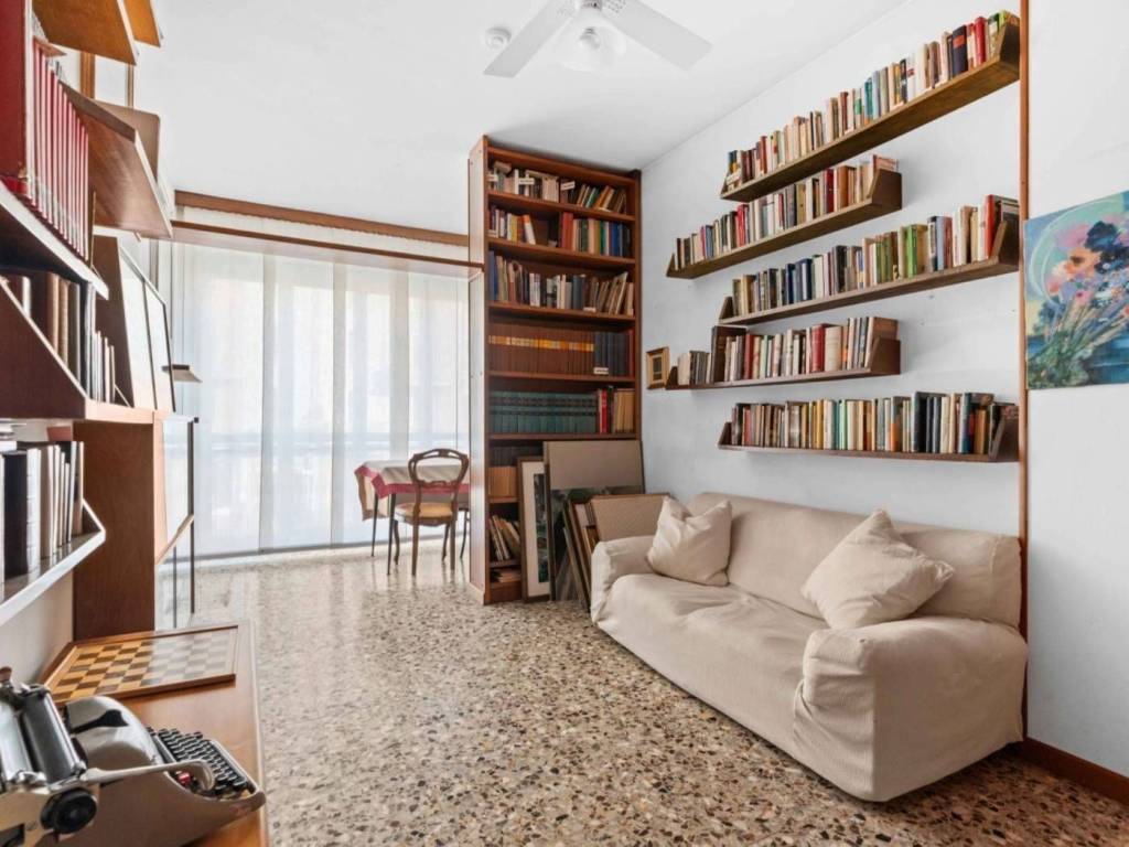 appartamento in vendita a Milano in zona Famagosta