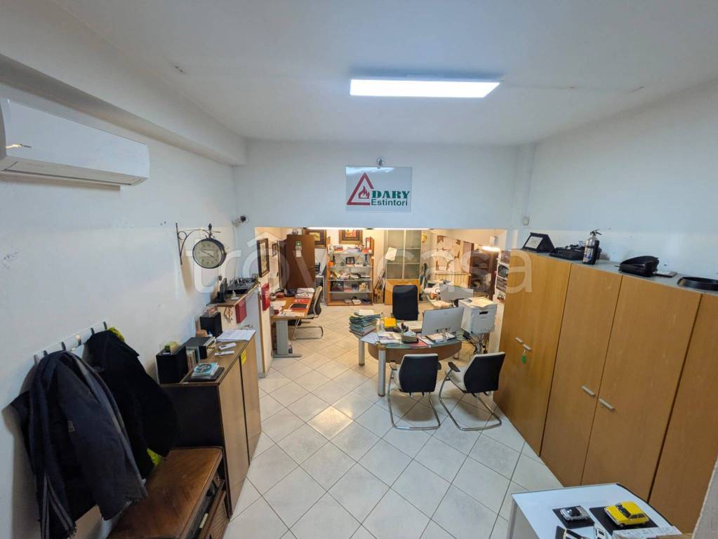 locale commerciale in vendita a Milano in zona Comasina