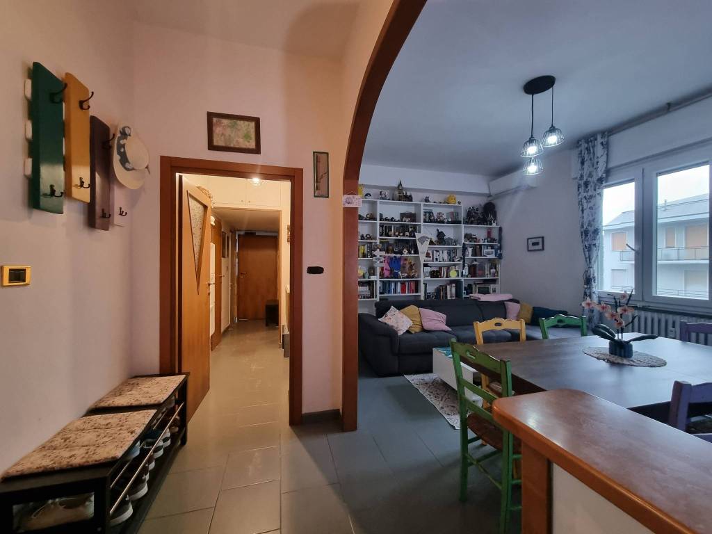 appartamento in vendita a Milano in zona Baggio