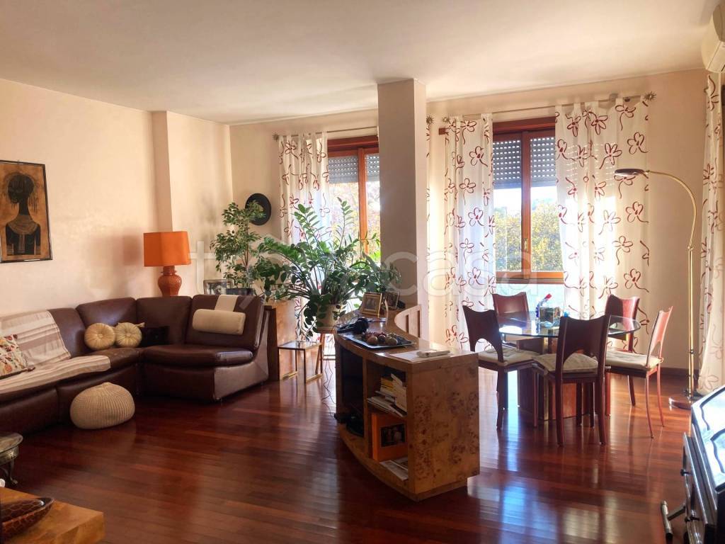 appartamento in vendita a Milano in zona Corvetto