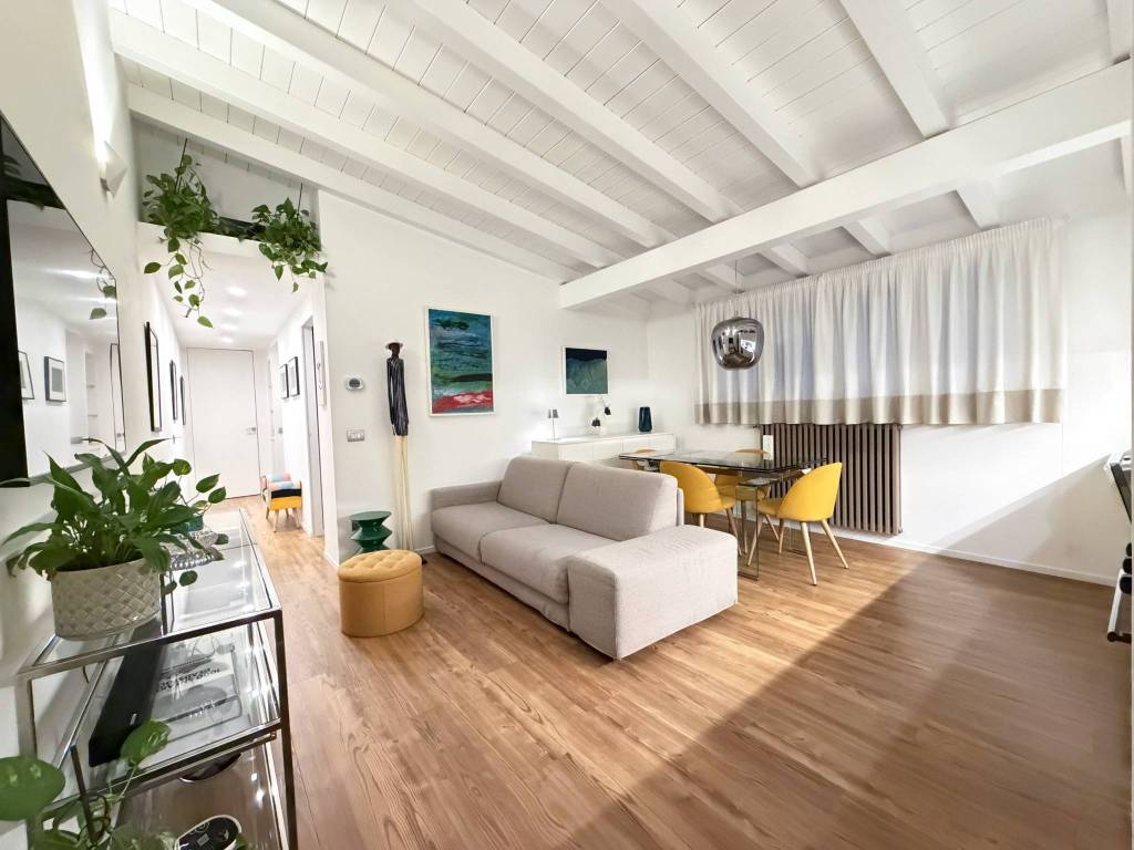 appartamento in vendita a Milano in zona Porta Garibaldi