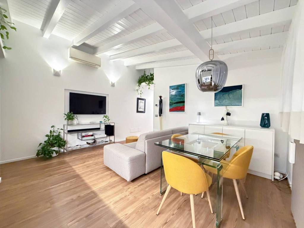 appartamento in vendita a Milano in zona Porta Garibaldi