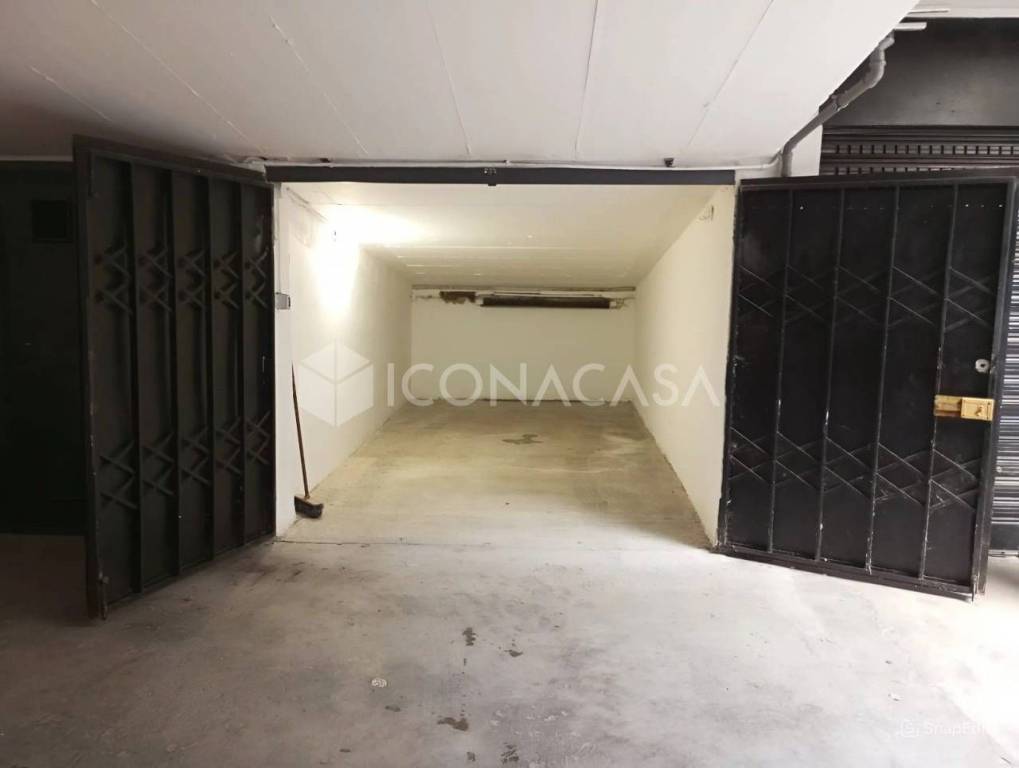 locale commerciale in vendita a Milano in zona Corvetto