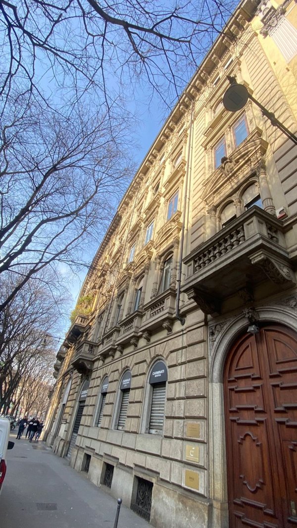 appartamento in vendita a Milano in zona Cadorna