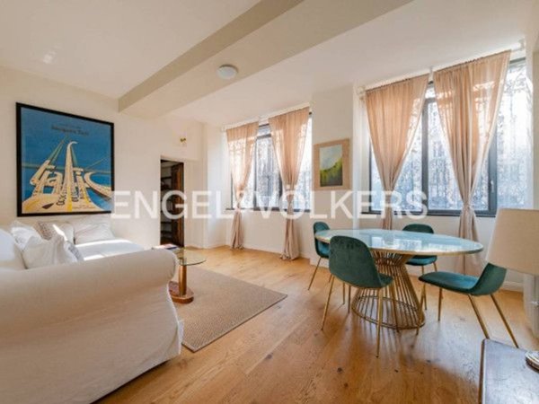 appartamento in vendita a Milano in zona Sant'Ambrogio