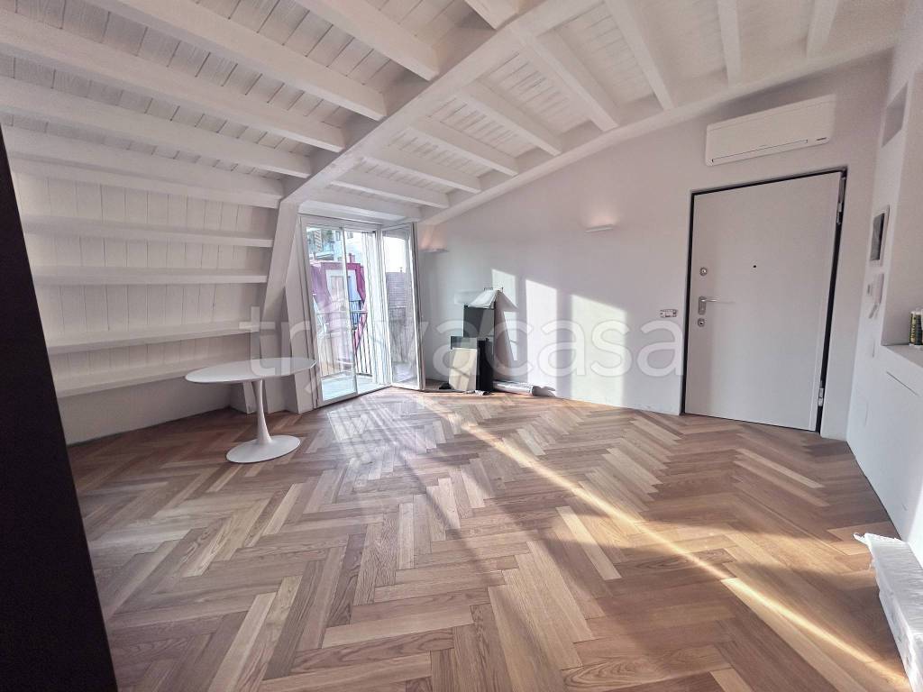 appartamento in vendita a Milano in zona XXII Marzo